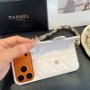 13434372650461016 CHANEL チェーン付きスマホケース ホワイト
