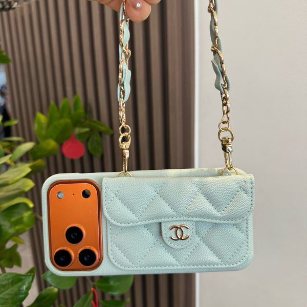 13434372663800267 CHANEL チェーン付きスマホケース ライトグリーン