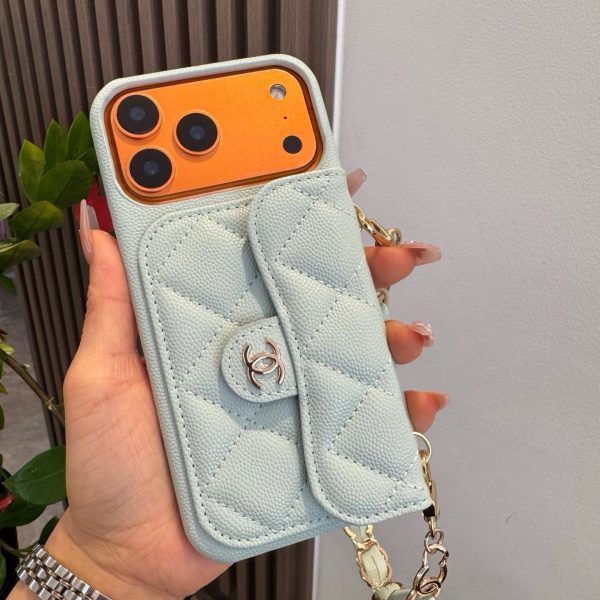 13434372671067282 CHANEL チェーン付きスマホケース ライトグリーン