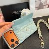 13434372672451144 CHANEL チェーン付きスマホケース ライトグリーン