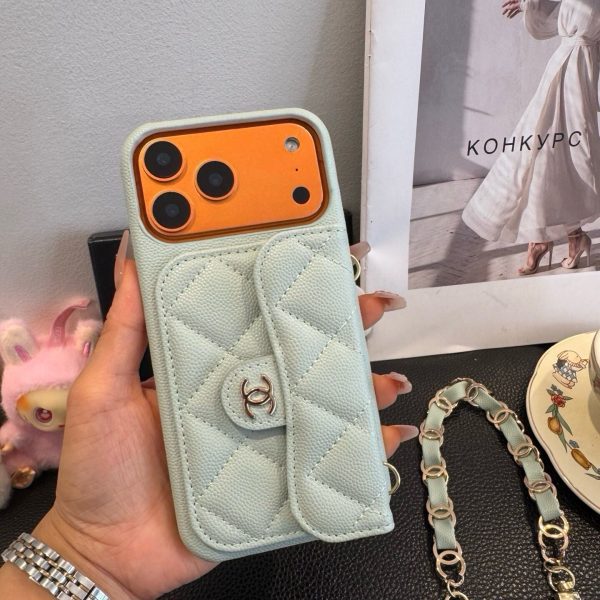13434372673751714 CHANEL チェーン付きスマホケース ライトグリーン