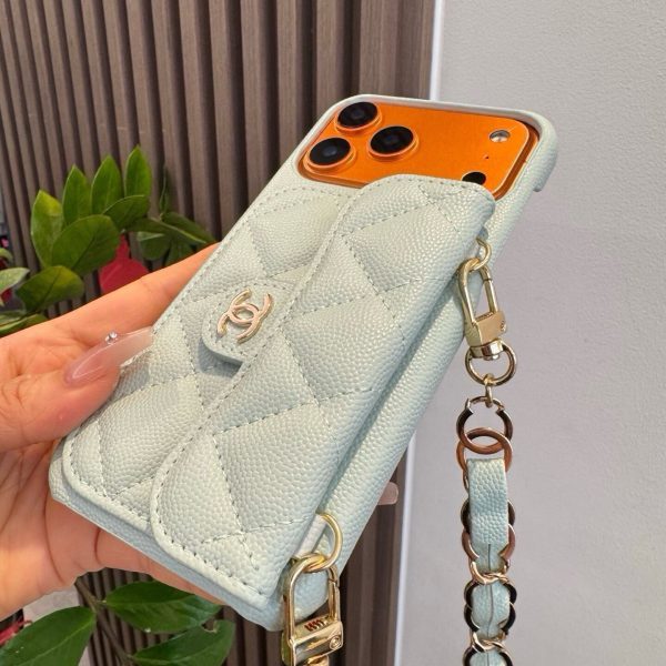 13434372675139809 CHANEL チェーン付きスマホケース ライトグリーン