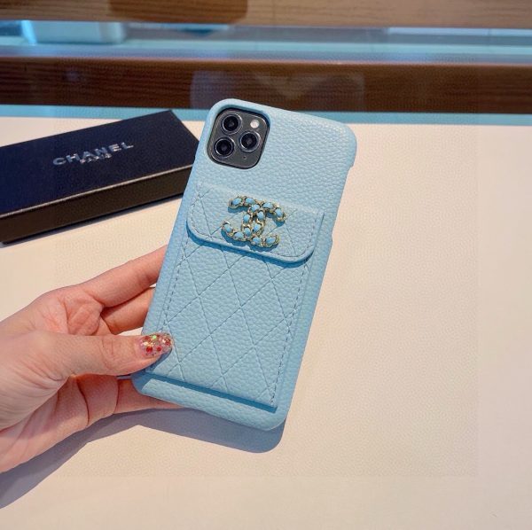 CHANEL 刺繍ロゴスマホケース ライトブルー