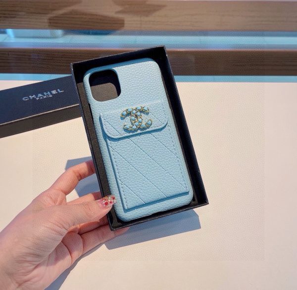 CHANEL 刺繍ロゴスマホケース ライトブルー