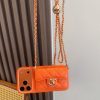 CHANEL チェーン付きスマホケース オレンジ