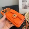 CHANEL チェーン付きスマホケース オレンジ