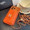 CHANEL チェーン付きスマホケース オレンジ