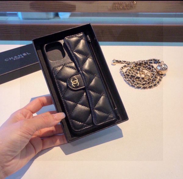 13434372776405940 CHANEL チェーン付きスマホケース ブラック