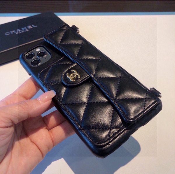 13434372777713858 CHANEL チェーン付きスマホケース ブラック
