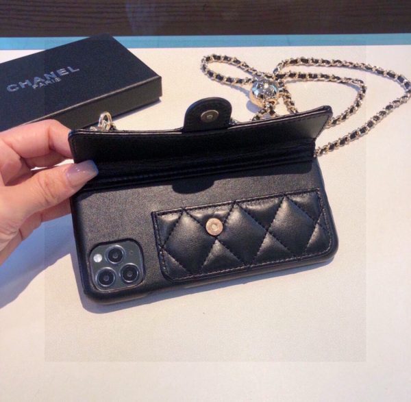 13434372780589125 CHANEL チェーン付きスマホケース ブラック