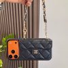 CHANEL チェーン付きスマホケース ブラック