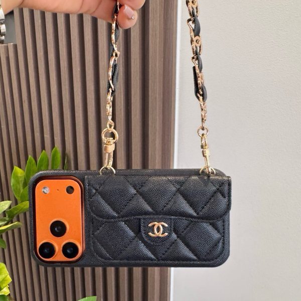 CHANEL チェーン付きスマホケース ブラック