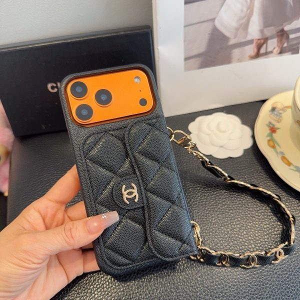 CHANEL チェーン付きスマホケース ブラック