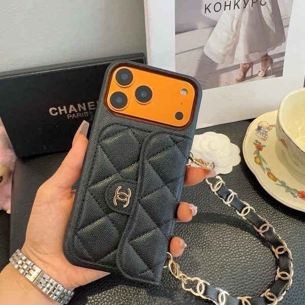 CHANEL チェーン付きスマホケース ブラック