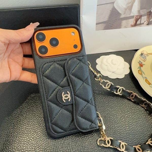 CHANEL チェーン付きスマホケース ブラック