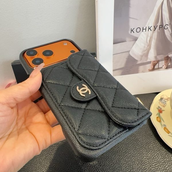 CHANEL チェーン付きスマホケース ブラック