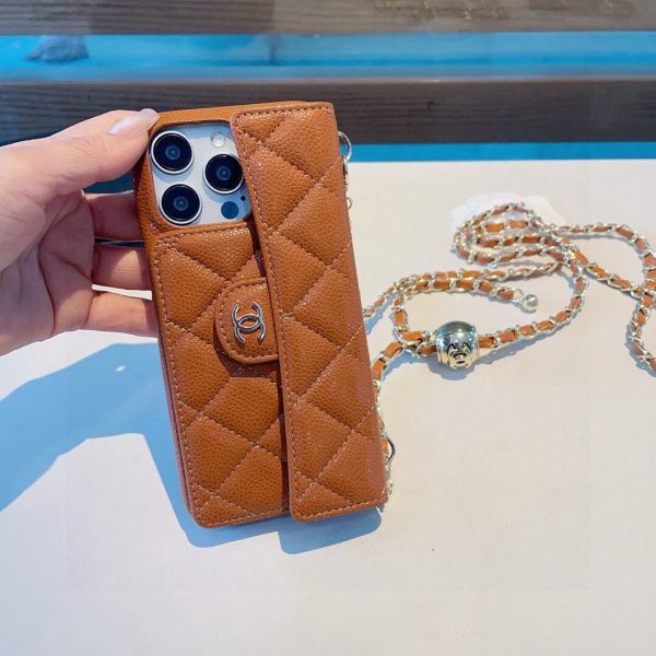 CHANEL チェーン付きスマホケース オレンジ