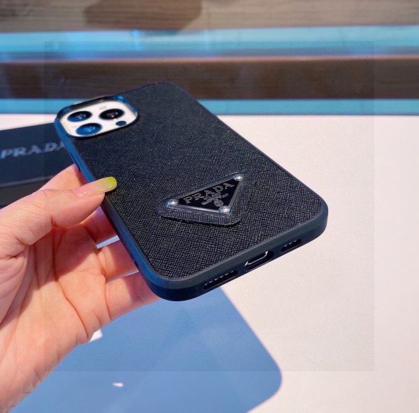 PRADA ヌメ革スマホケース ブラック