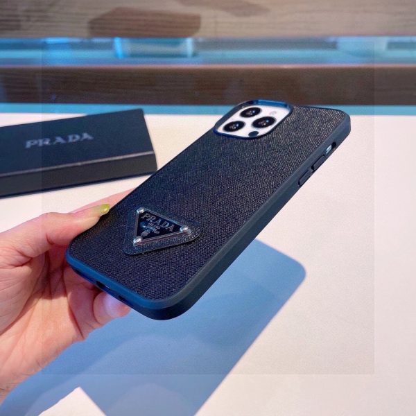 PRADA ヌメ革スマホケース ブラック