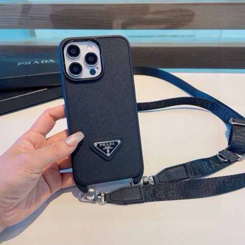 PRADA ヌメ革スマホケース ブラック