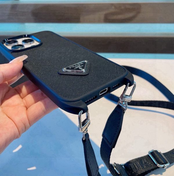 PRADA ヌメ革スマホケース ブラック