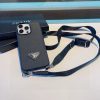 PRADA ヌメ革スマホケース ブラック