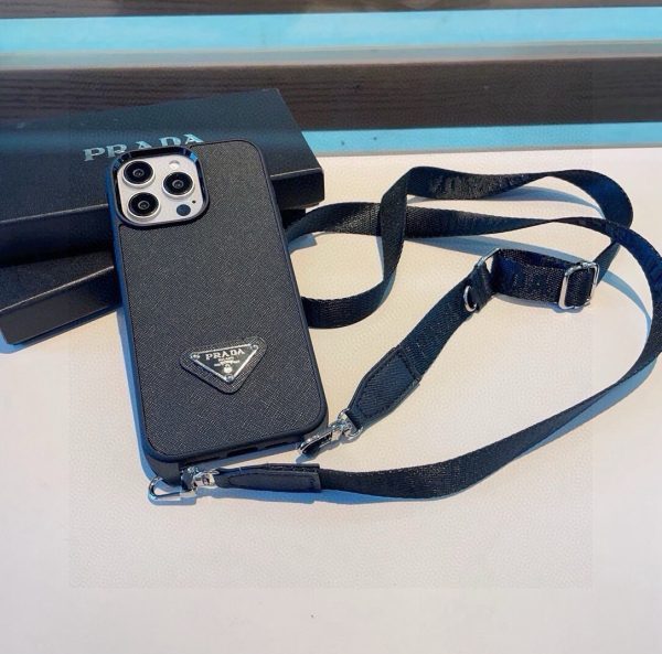 PRADA ヌメ革スマホケース ブラック