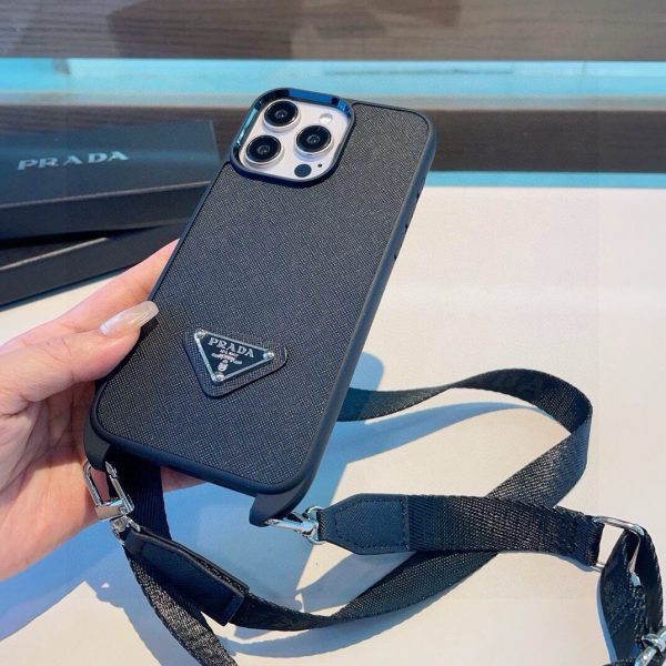 PRADA ヌメ革スマホケース ブラック