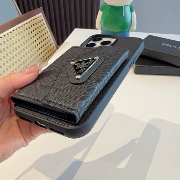 PRADA ヌメ革スマホケース ブラック