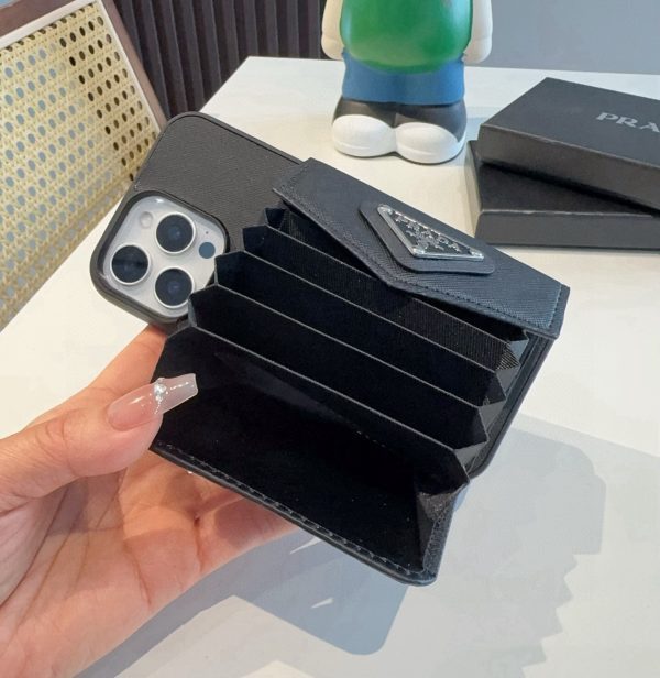 PRADA ヌメ革スマホケース ブラック