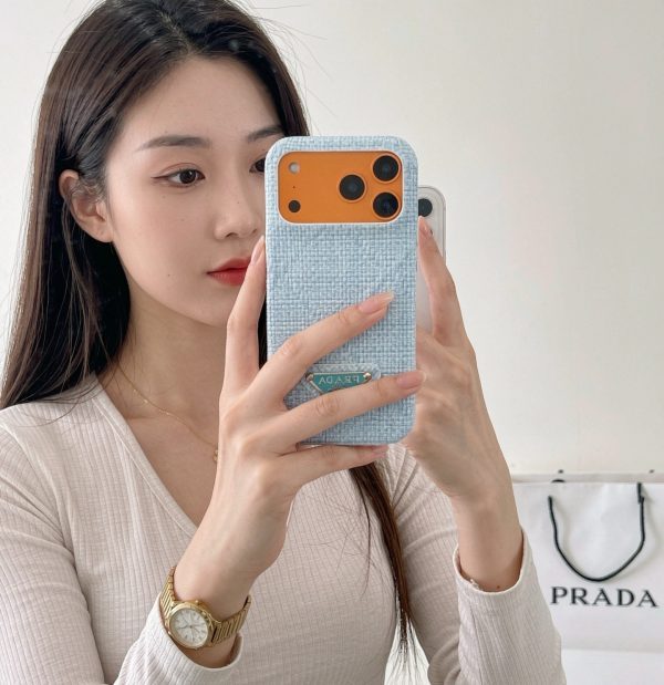 13434374573858259 PRADA 編み込みスマホケース ライトブルーオレンジ