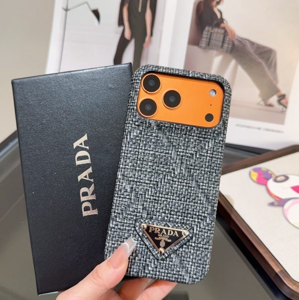 PRADA 編み込みスマホケース ライトブルーグレーブラック