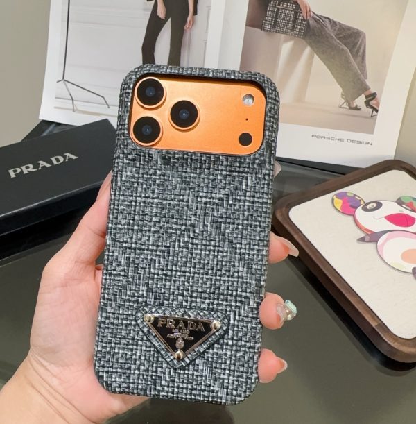 PRADA 編み込みスマホケース ライトブルーグレーブラック