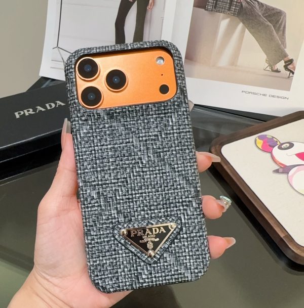 PRADA 編み込みスマホケース ライトブルーグレーブラック