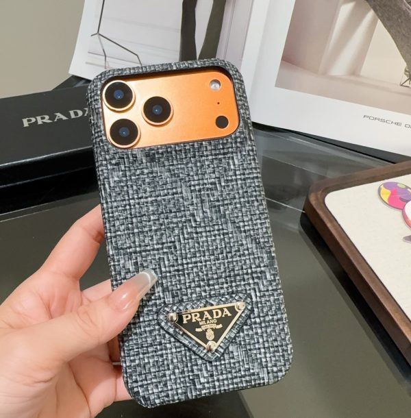 PRADA 編み込みスマホケース ライトブルーグレーブラック