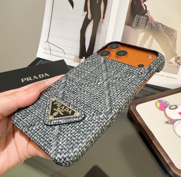 PRADA 編み込みスマホケース ライトブルーグレーブラック