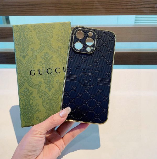 GUCCI エンボススマホケース ブラック