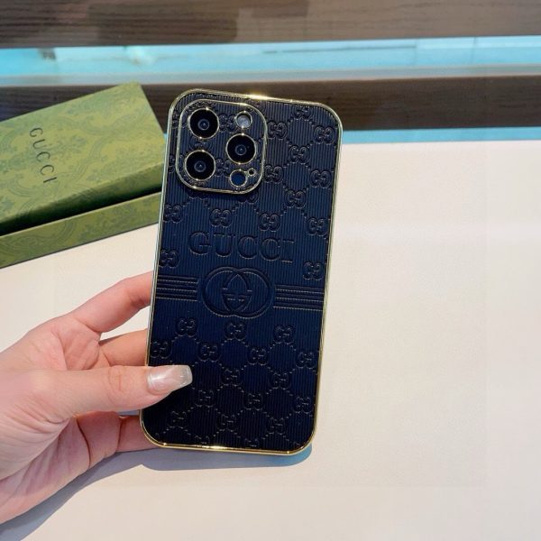 GUCCI エンボススマホケース ブラック