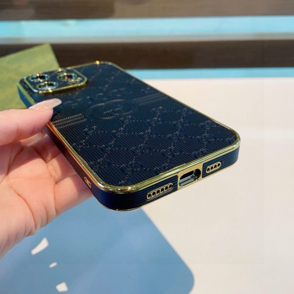 GUCCI エンボススマホケース ブラック