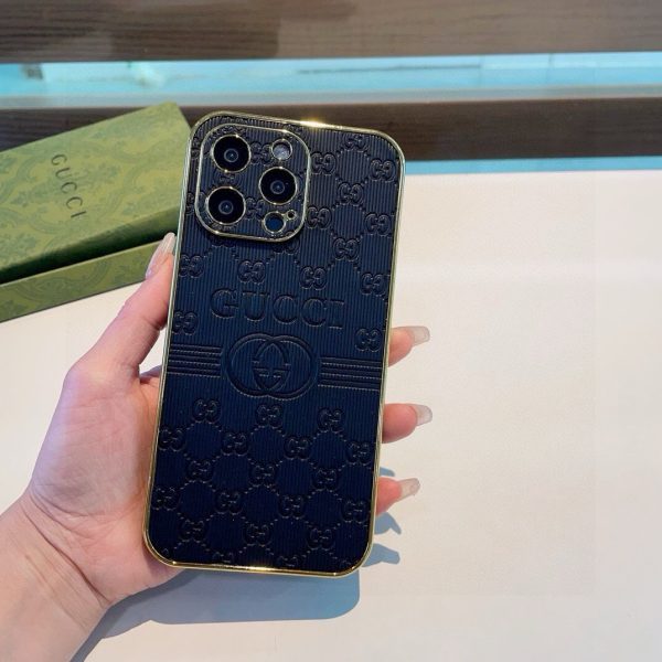 GUCCI エンボススマホケース ブラック