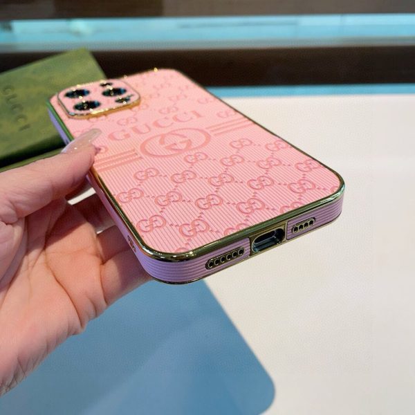 GUCCI エンボススマホケース ピンク