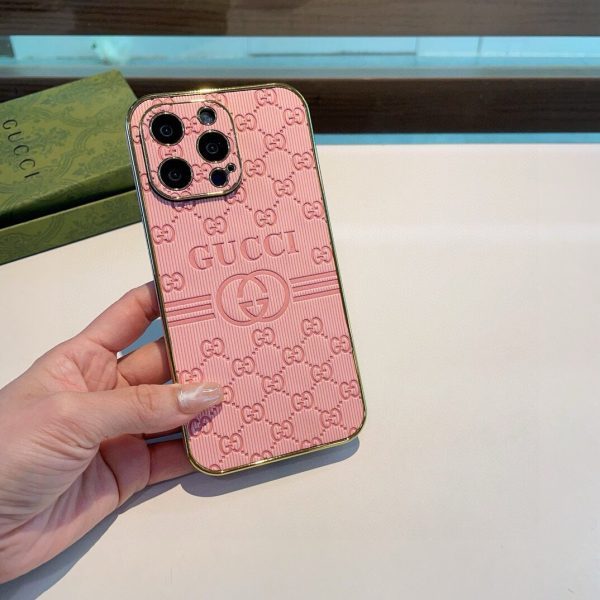 GUCCI エンボススマホケース ピンク