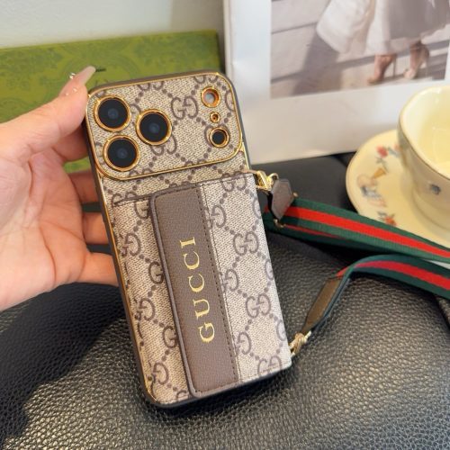 13434382873232194 GUCCI GG柄長紐スマホケース カーキ