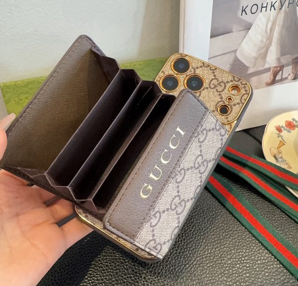 GUCCI GG柄長紐スマホケース カーキ