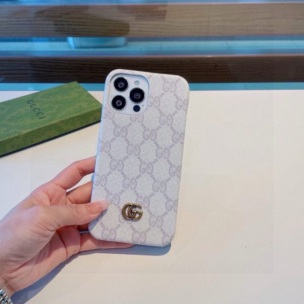 13434382912608896 GUCCI GG柄スマホケース ブラウン