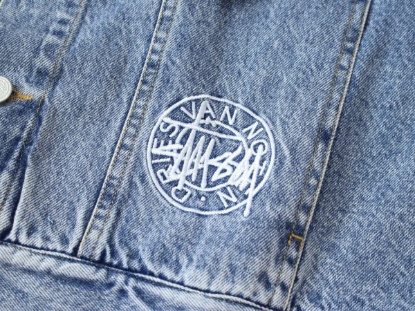 Stussy デニムジャケット ペイント柄 ライトブルー