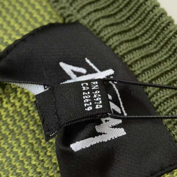 Stussy ニットプルオーバー 背面ロゴプリント グリーン×ブラック
